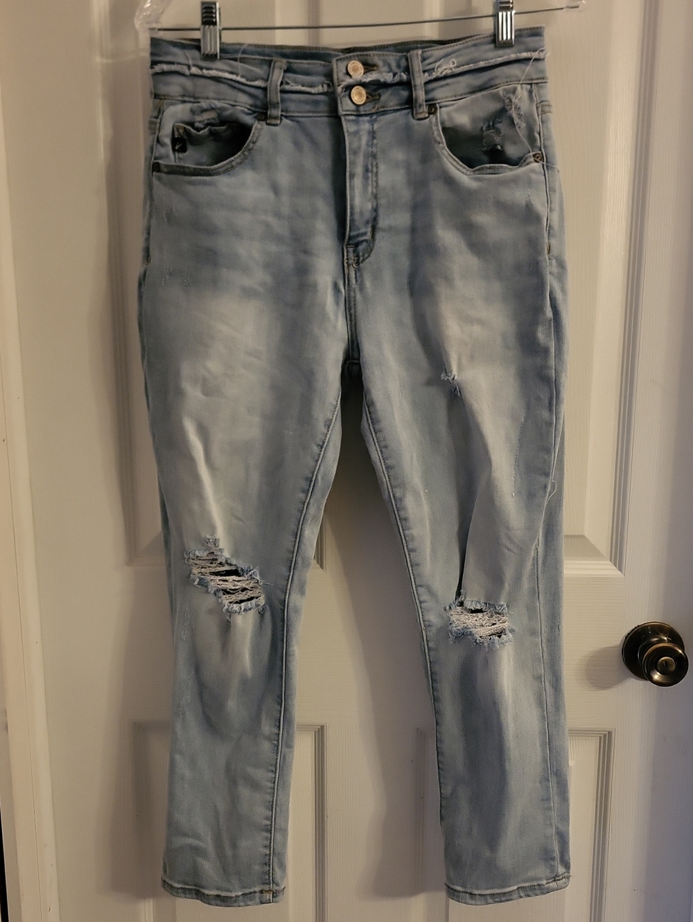 KanCan Light Wash Distressed Cropped Jeans